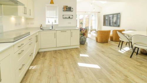 Spacious 5 Bed Home with a Cinema Room, Open Plan Living - Foto 4