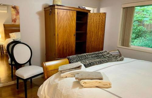 Forest Gallery- Mid-Century Modern With City Views - Photo 16