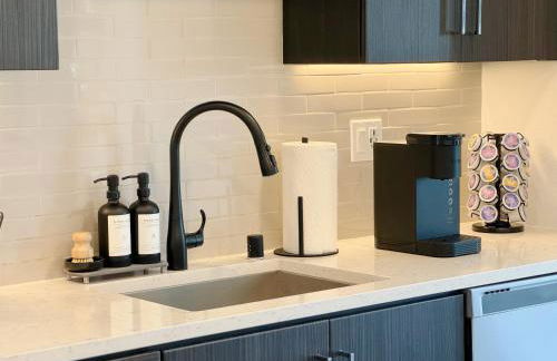 Modern 1BR Apartment with Pool, Hot Tub and Gym Access 10mins to Universal Studios - Foto 12