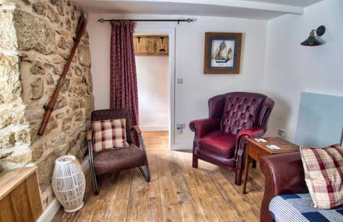 Knocker Cottage is a 3 bedroom made up of 1 double bedroom and 2 small double bedrooms in small village 10 min to beaches - Foto 8