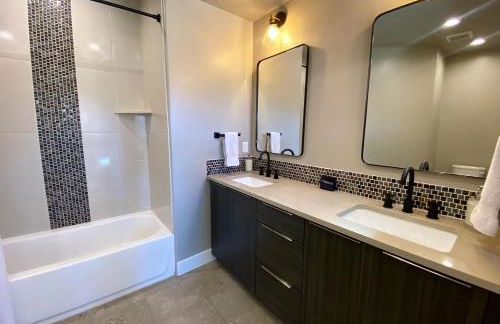 Timber & Tin G 2Bed 2Bath w Pool & Rooftop Deck - Foto 64