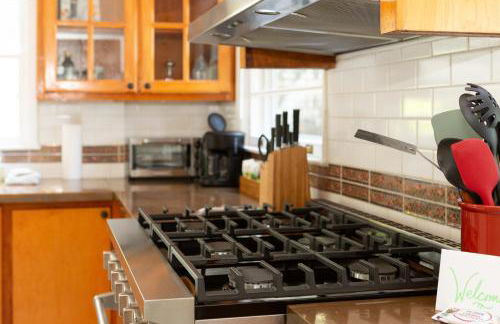 Spacious 2BR in Grand Old Home, Downtown Durham - Photo 34