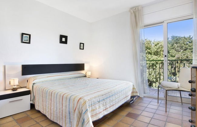 Del Pi in Blanes With 4 Bedrooms and 3 Bathrooms - Photo 8