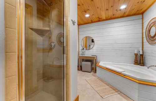 Lodge with Grill, Fireplace and Club Access - Foto 32