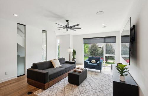 New Modern Townhome With Rooftop Patio 2 Bedroom Townhouse by RedAwning - Foto 18