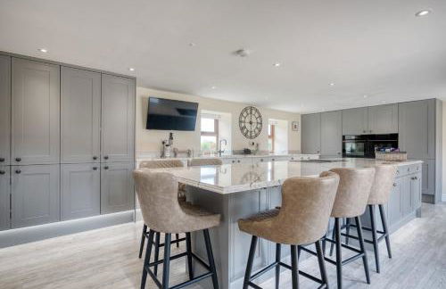 The Oak & The Log Cabin, Sleeps 10, 2 Hot Tubs Near Durham City & Bishop Auckland - Foto 12