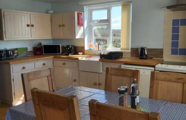 Family stay by the beach - Photo 10