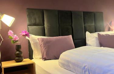 Purple Escape Balkon Netflix zentral - Foto 16