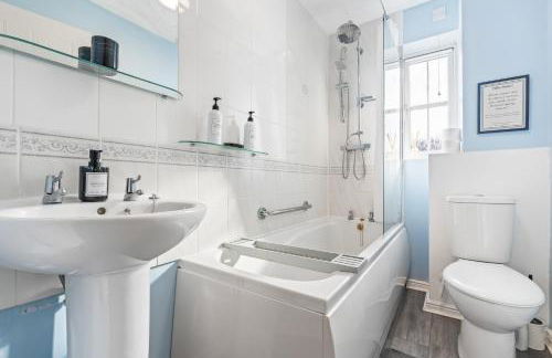 Central Peaceful Home with Parking, Wi-Fi and Garden - Foto 12