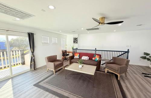 Cozy Lakeview Retreat Home - Photo 19