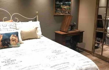 LUXURY!! Hot Tub, Pool Table, River & Petting zoo? - Foto 35