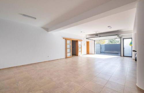 Yuri Big House - Photo 15