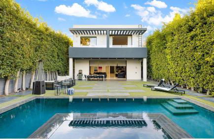 Private LA Retreat w Pool Hot Tub Fire Pit Near Melrose Ave The Martel House by AvantStay - Foto 45