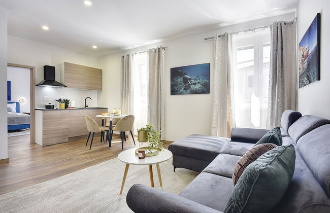 D&A Central Luxury Apartments - Photo 9