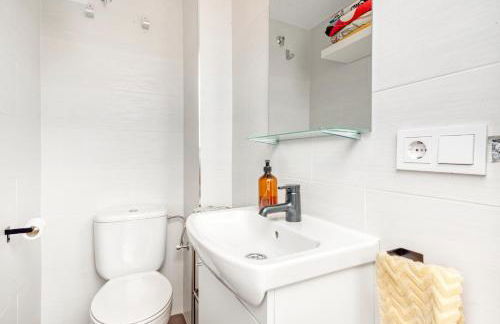 LeonAlba House Private Villa Private rooftop Private Pool Private Andalusian Courtyard Free Parking BBQ 8 Guests - Foto 39