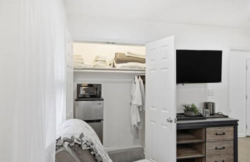 Stylish Hot Tub Retreat with Ping Pong home - Foto 51