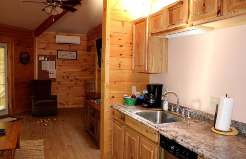 Unique Wooden Yurt Rental for a Vacation near Beckley, West Virginia - Foto 15