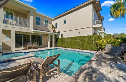 Epic Playhouse Getaway - Castle & Superhero Bunks Theater Private Pool No Rear Neighbors - Foto 58