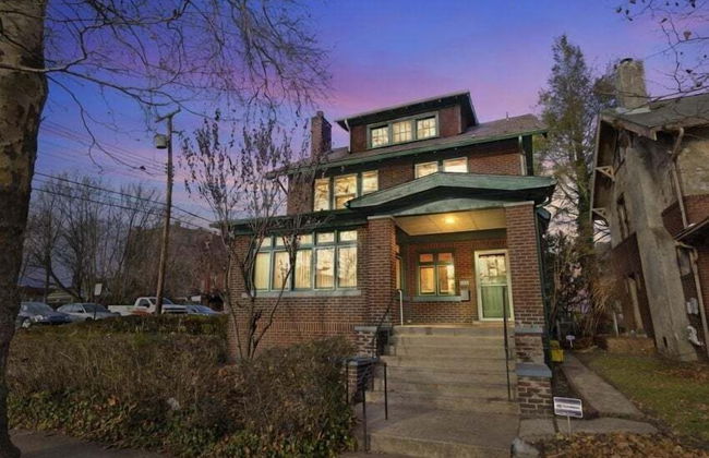 Spacious 3BR Home near Downtown, Oakland & East Liberty! Max 15 nights by RedAwning - Foto 32