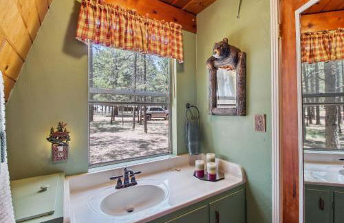 Near Trails Forest Lake Retreat with Backyard Oasis - Foto 17