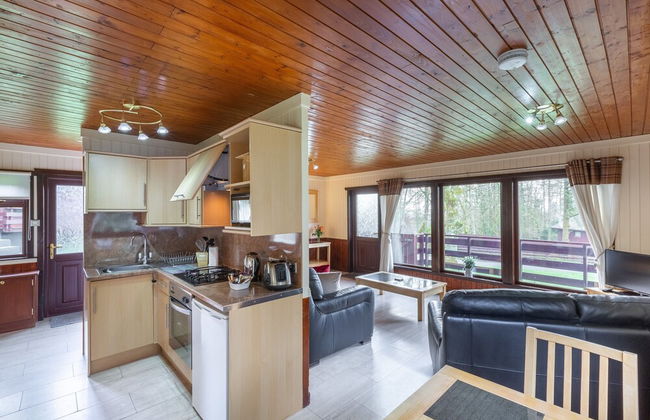 Bluebell Lodge 4 with Hot Tub - Photo 10