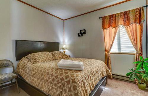 Beautiful Chalet with Hot Tub & Sauna in Poconos - Foto 2