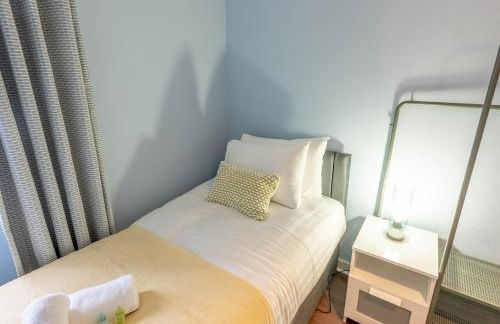 Warm Welcoming Paisley Stay Near Transport Links - Pass the Keys - Foto 18