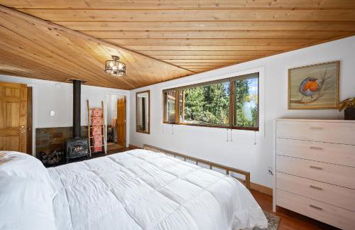 Nestled Inn Vacation Home Rental Evergreen - Trails, Views, Hot Tub, Skiing! - Foto 15