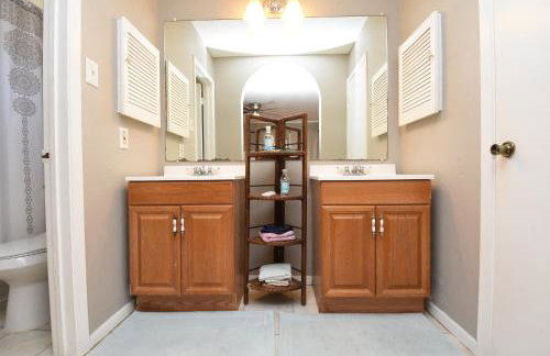 10 Minutes from IAH and Mall, Newly Rehabbed - Foto 2