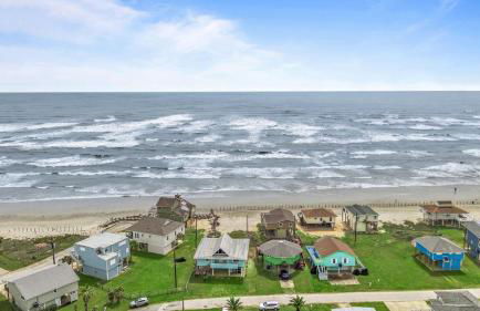 2nd Row Home Close to Beach - Foto 50