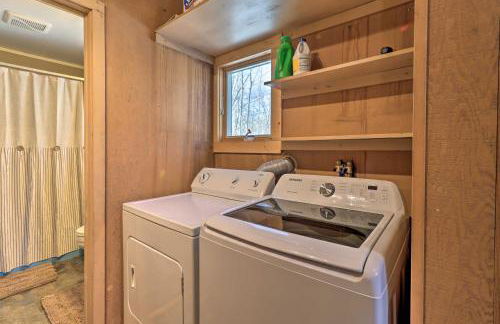 Fire Pit and Grill Lakefront Poconos Cottage! - Foto 25