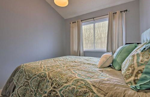 Near Mt Airy Casino Mount Pocono Condo with Balcony - Foto 22