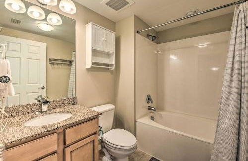 Modern Resort Condo with Balcony - Walk to Beach! - Foto 16