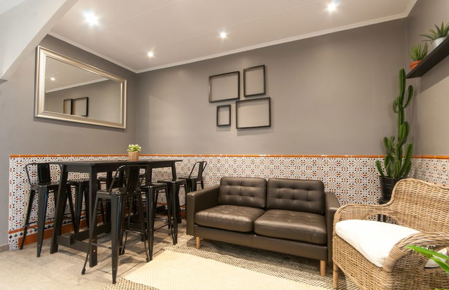 Lovely and Central 4 BR Apartment - Photo 1