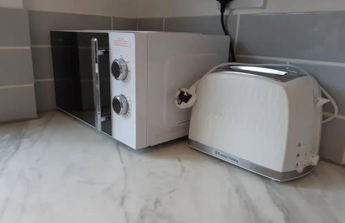 Free Parking Spacious Home - Photo 5