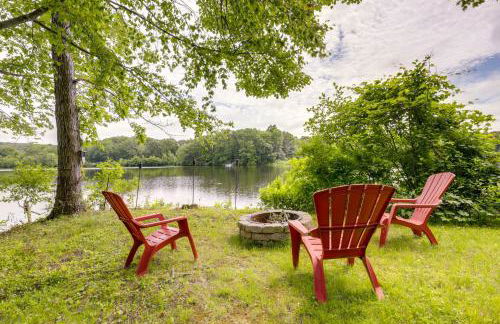 Lakefront Connecticut Retreat Near UConn - Foto 22