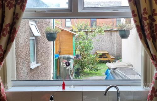 Spacious Apartment Near Rochdale Centre Train Tram Bus Free Parking Fast Wi-Fi - Foto 22