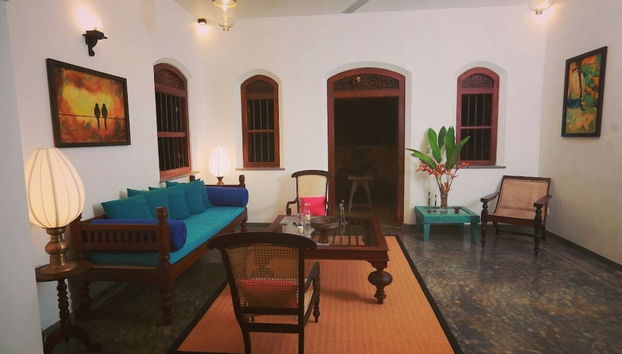 Coin salon dans le hall