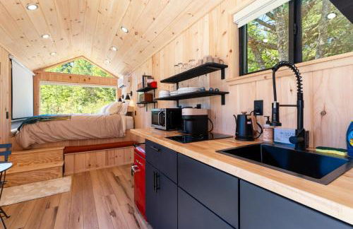 Aurora Nook-Cabin with Shower & Queen Bed - Foto 6