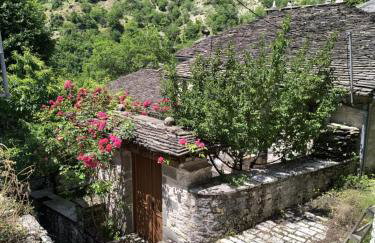 The Mountain House -mountain getaway - Photo 3