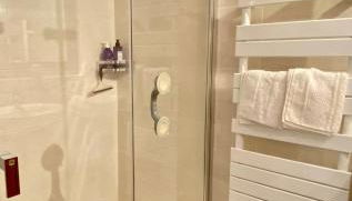 Mas de Veroncle, piscine et quiétude à Gordes - Foto 2, towels, Shower