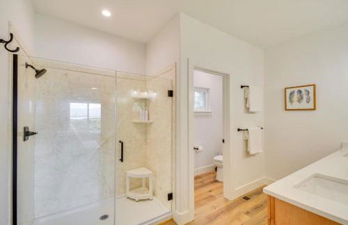 2 Mi to Lake Stunning Twin Lakes Home with Deck - Foto 14