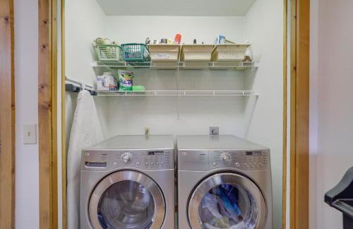 21 Mi to Slopes! Torch Lake Home with Private Beach - Foto 8