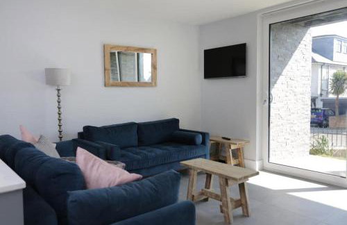 MERAKI 4 by BOURNECOAST - A Modern Apartment with a Patio and Parking - Sea Glimpses - FM8413 - Foto 11