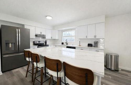 Beautiful Getaway Sleeps 10 plus Central Location - Foto 10