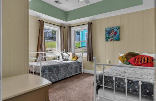 Lakefront Getaway with Dock Pool Sunset Games - Foto 38