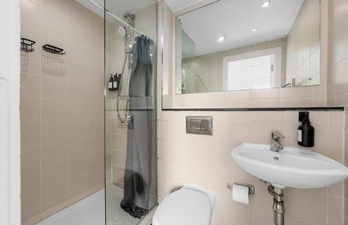 Penthouse Skyline – 2BR, Massive Terrace Retreat - Foto 17