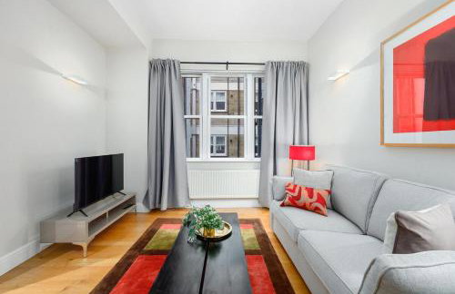 1BR Walk to Tower Bridge & Aldgate Station - Photo 1