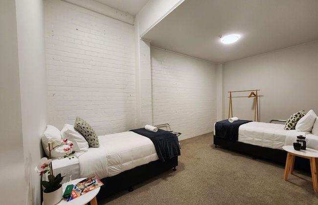 U Suites on Webb - Photo 14