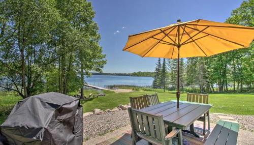 Lakefront Hackensack Cabin with Patio and Grill! - Foto 1